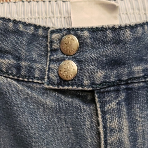 Tommy Hilfiger Ruffle Bottom Capri Jeans 5 - Picture 5 of 8